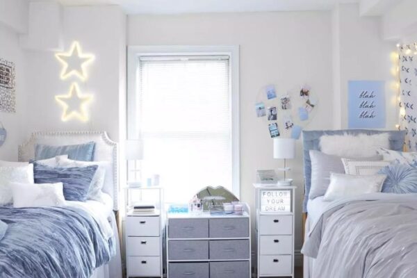 How to decorate a small dorm room