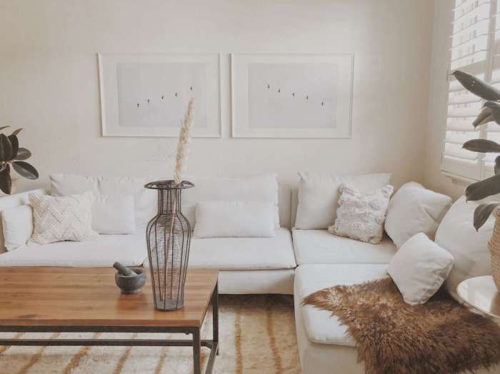 How to decorate living room with white panels