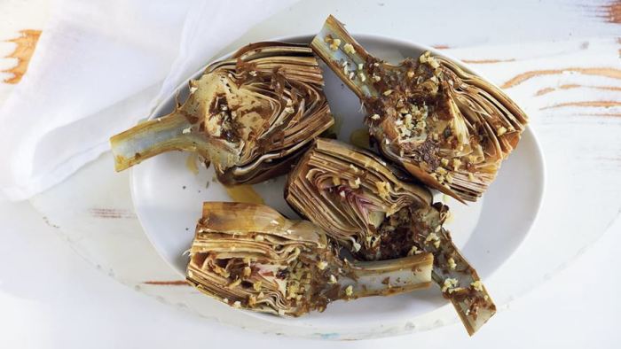 How to cook artichokes roman style